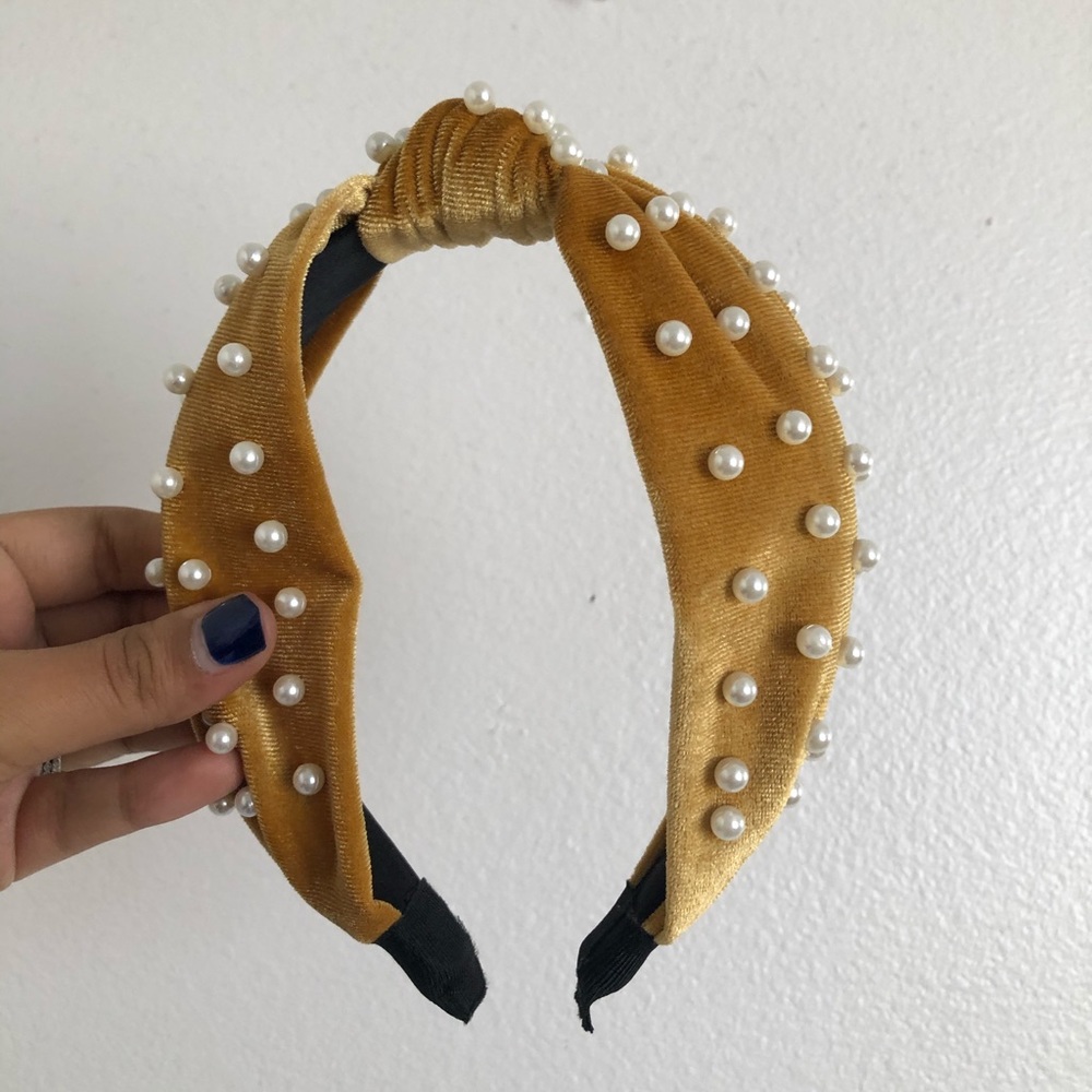 Yellow headband with pearls 🌻